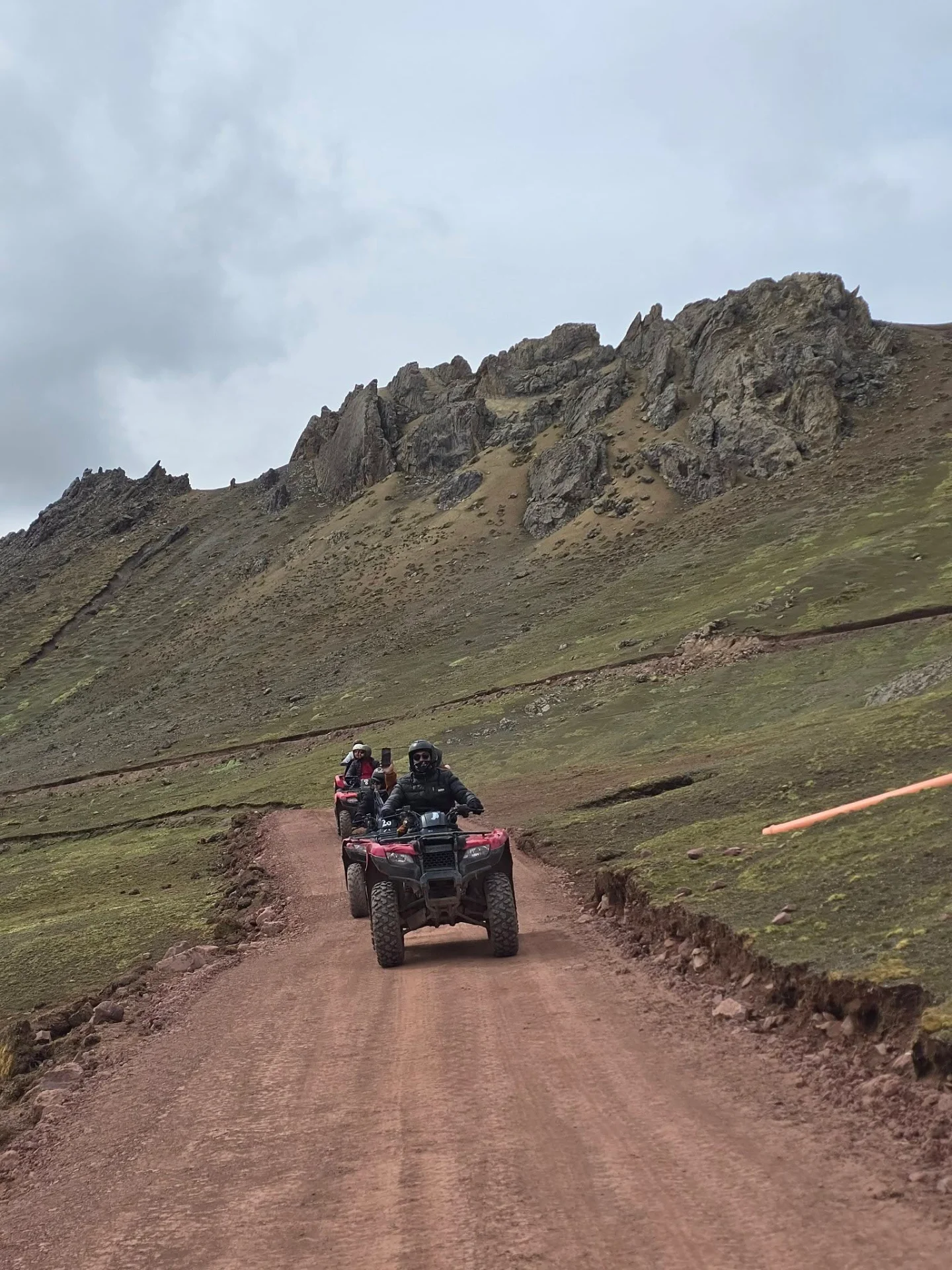 Montaña de Colores en cuatrimoto · Vinicunca y Valle Rojo · mirador escénico del tour, Cusco, Perú