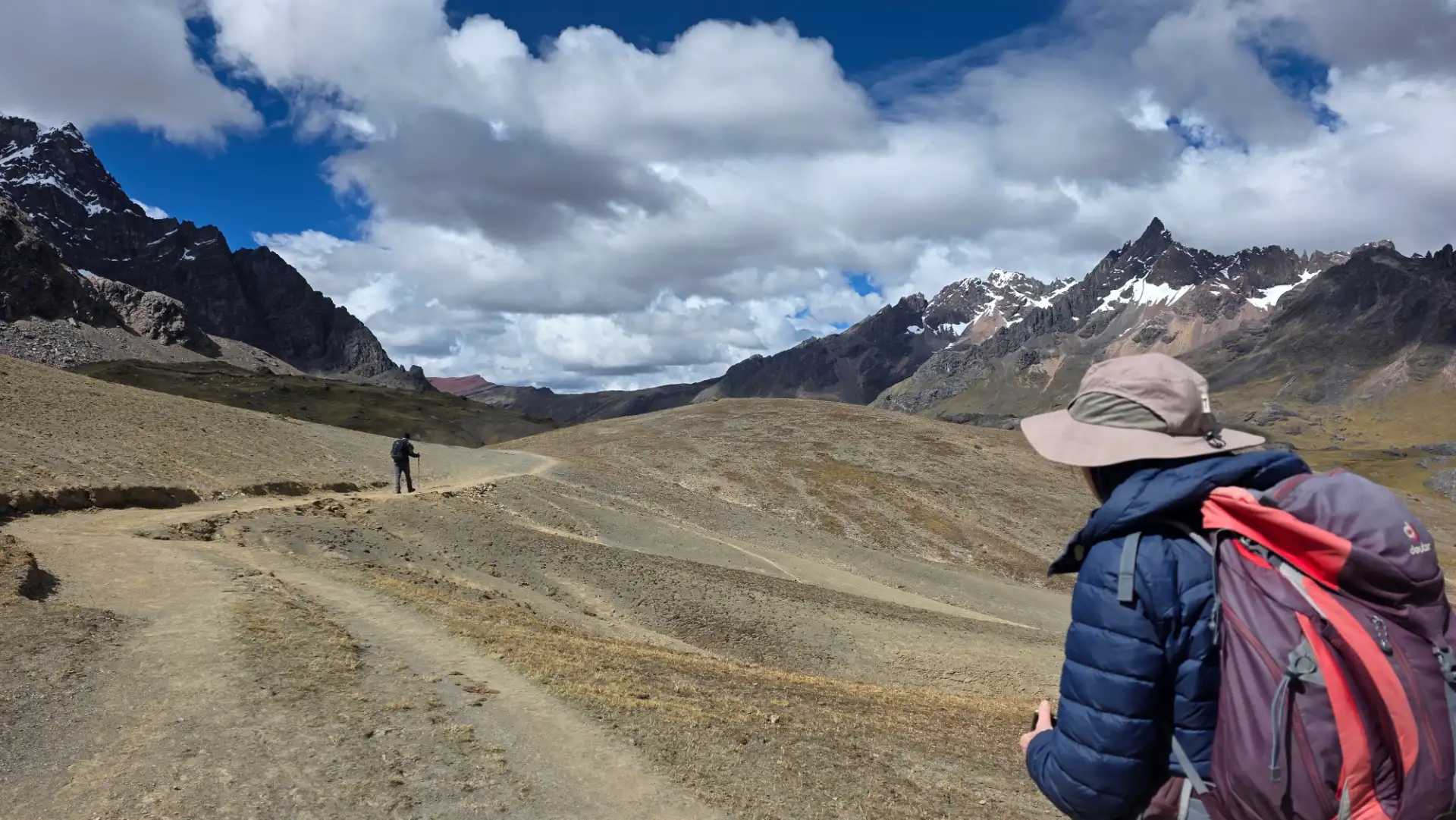 Hiking towards the high passes of the Ausangate range.