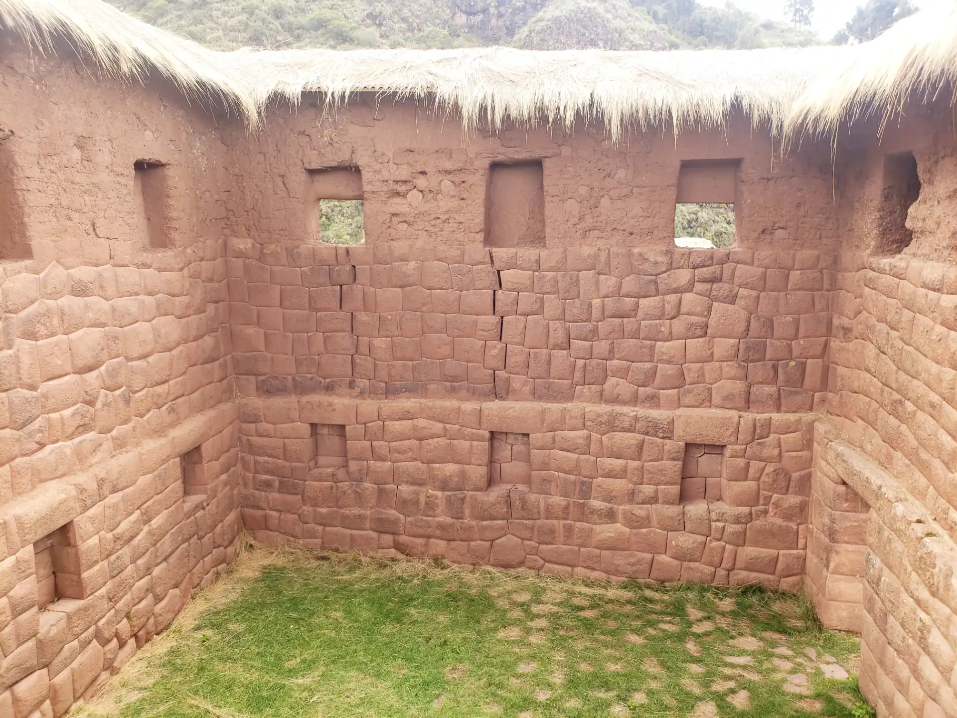 Stone foundations, adobe upper walls and trapezoidal niches at Huchuy Qosqo.