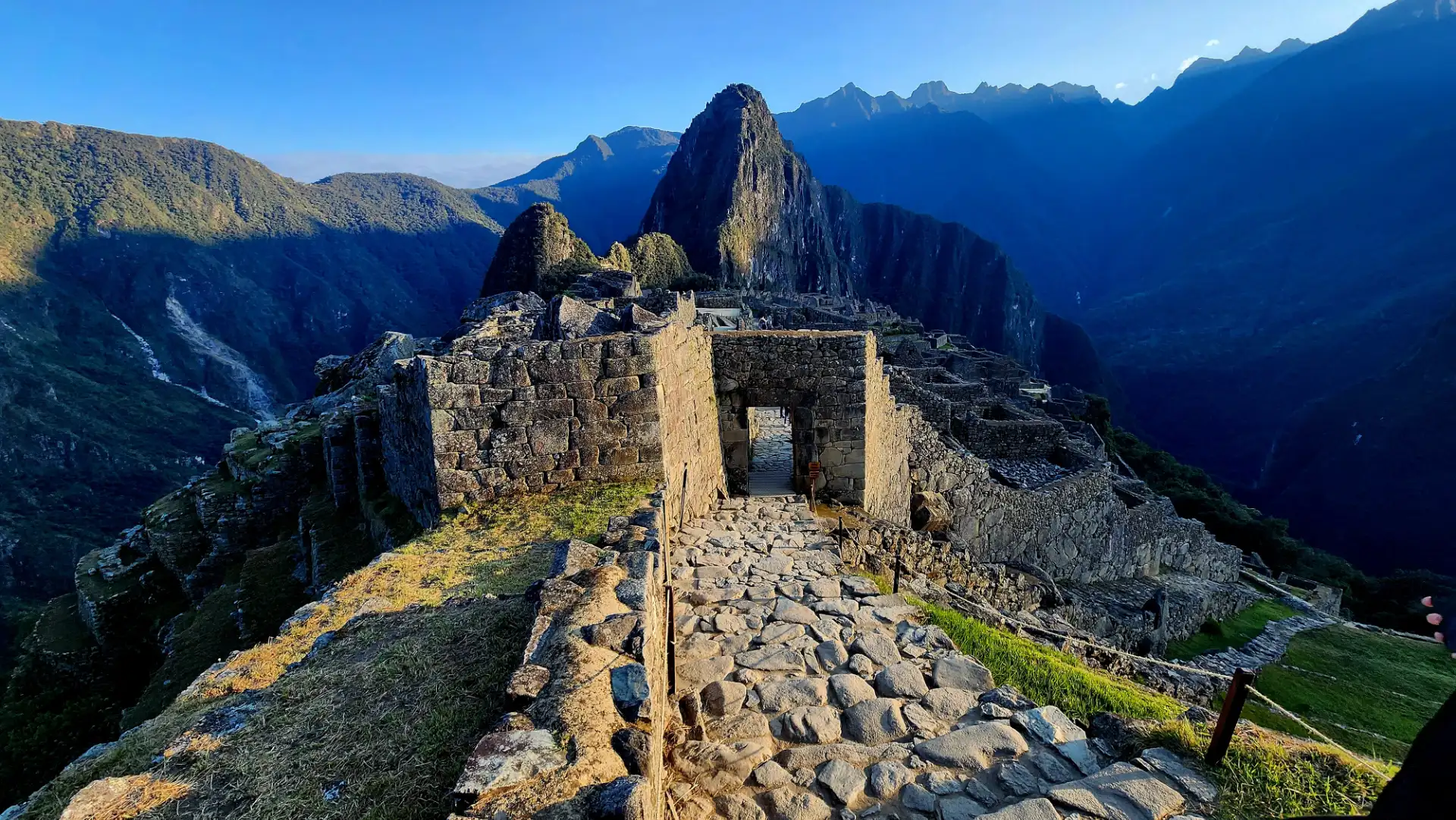 When is the best time to hike the Inca Trail?