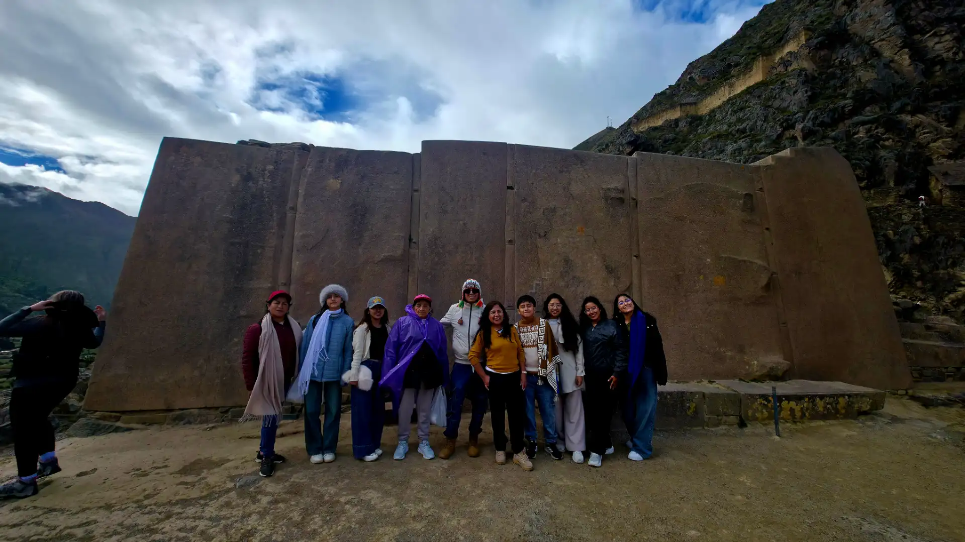 O Muro dos Seis Monólitos, no alto do templo-fortaleza de Ollantaytambo.